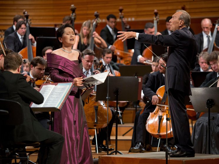 Claudio Abbado conducts Mihoko Fujimura and the Lucerne Festival Orchestra, 2013 © Priska Ketterer / Lucerne Festival