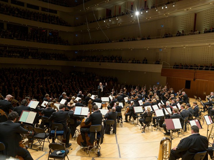 Riccardo Chailly conducts the Lucerne Festival Orchestra, 2019 © Priska Ketterer / Lucerne Festival