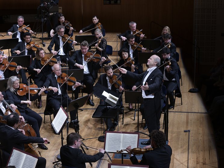 Iván Fischer conducts the Lucerne Festival Orchestra, 2023 © Peter Fischli / Lucerne Festival