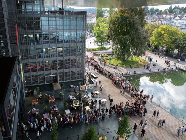 People queue for the 40min with Sir Simon Rattle and the Lucerne Festival Academy, 2014