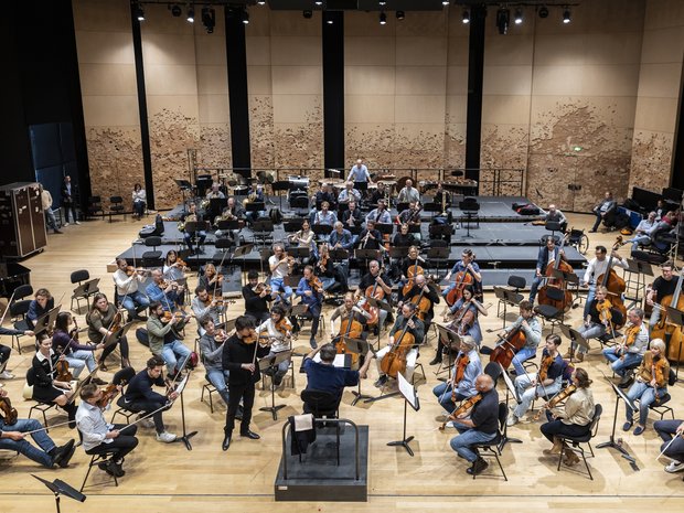 Das Lucerne Festival Orchestra im Probesaal der Philharmonie de Paris