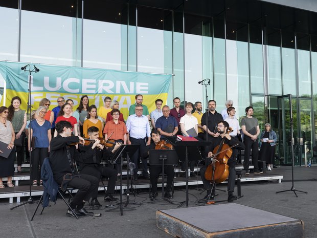 Musical interlude by the Atenea Quartet