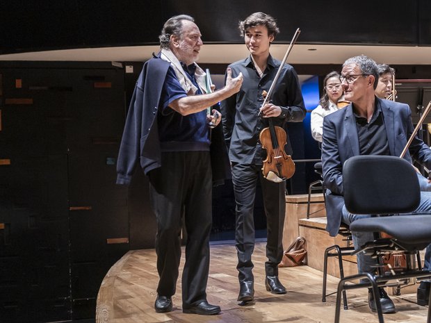 Daniel Lozakovich und Riccardo Chailly unterwegs zur Generalprobe