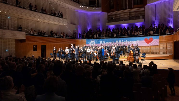 Final applause for Michael Haefliger, the Lucerne Festival Orchestra, and Johanna Malangré © Manuela Jans / Lucerne Festival