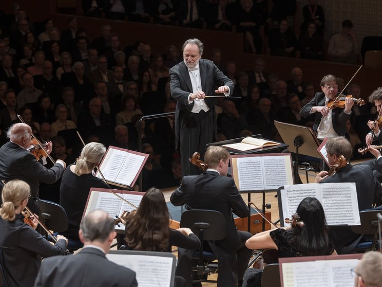 Riccardo Chailly dirigiert das Lucerne Festival Orchestra, 2024 © Priska Ketterer / Lucerne Festival