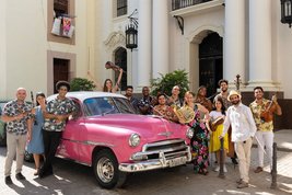 Sarah Willis und José Antonio Méndez Padrón mit Mitgliedern des Havana Lyceum Orchestra © Monika Rittershaus