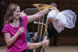 Schulkonzert mit Musiker*innen der Berliner Philharmoniker, moderiert von Sarah Willis © Andreas Becker/Lucerne Festival