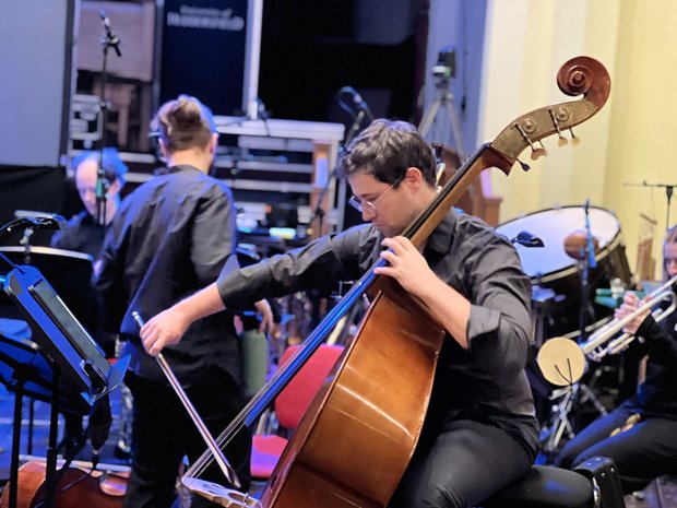 Eddie Kass, double bass player of the Lucerne Festival Contemporary Orchestra