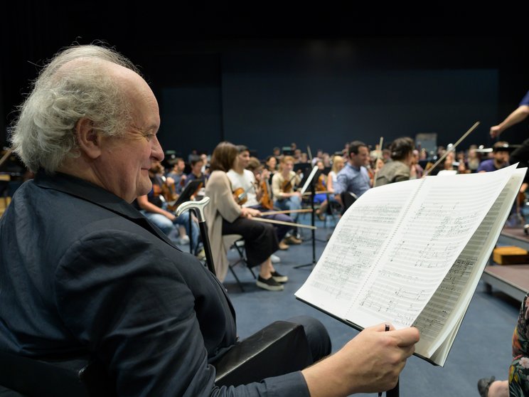 Wolfgang Rihm in an orchestra rehearsal, 2019 © Priska Ketterer / Lucerne Festival