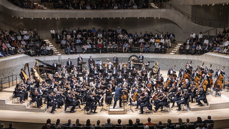 The Lucerne Festival Orchestra performs at the Elbphilharmonie Hamburg © Patrick Hürlimann / Lucerne Festival