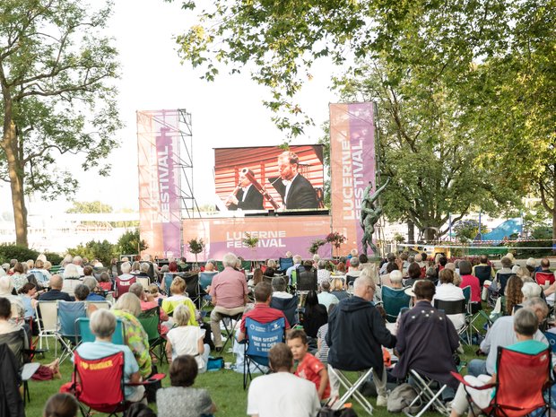 The Lucerne Festival Orchestra's concert is broadcast live to the "Inseli" park, 2021