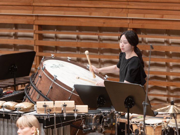 Perkussionistin des Lucerne Festival Contemporary Orchestra © Manuela Jans / Lucerne Festival