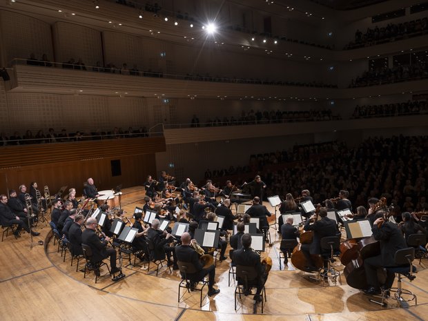 Das Abschlusskonzert von Lucerne Festival Pulse 2026 mit dem Mahler Chamber Orchestra, Víkingur Olafsson und Patricia Kopatchinskaja.