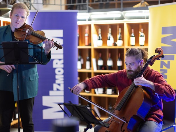 Pre-Concert mit dem Duo WOVEN