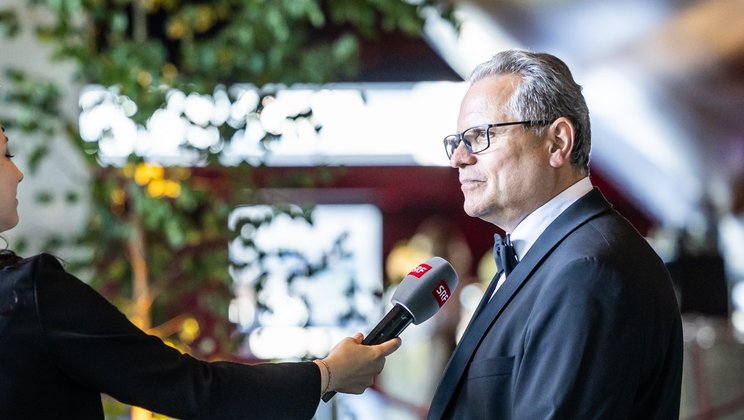 Michael Haefliger im Gespräch mit dem Schweizer Radio und Fernsehen SRF © Patrick Hürlimann / Lucerne Festival