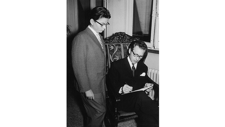 Geza Anda signs an autograph for Martin Kubelik, son of conductor Rafael Kubelik © Paul Weber / Archiv Lucerne Festival