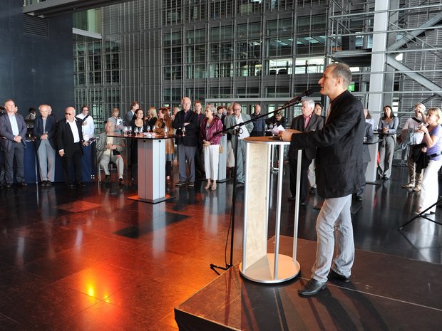 Tonkünstlerfest 2010: Matthias Arter, Präsident des Schweizerischen Tonkünstlervereins, bei seiner Begrüssungsansprache im Rahmen eines Anlasses von Pro Helvetia