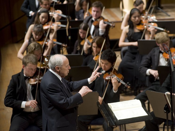 2010: Boulez dirigiert das Orchester der Lucerne Festival Academy © Priska Ketterer / Lucerne Festival