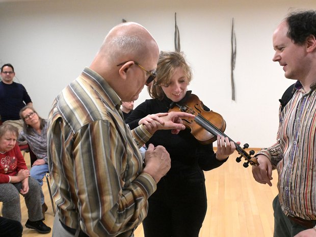 Rachel Koblyakov presents her violin