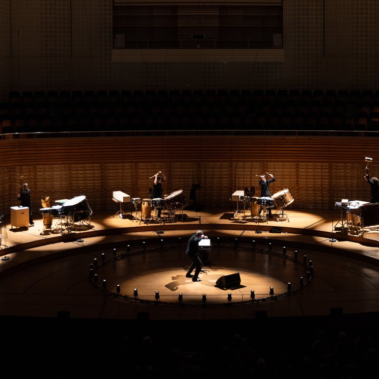 Und am Ende ein 30-minütiges Schlagzeuggewitter: Jörg Widmann und das Lucerne Festival Contemporary Orchestra (LFCO) mit Wolfgang Rihms «Tutuguri» © Manuela Jans / Lucerne Festival