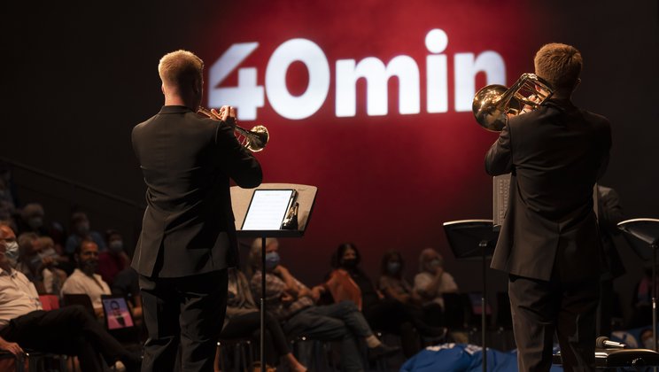 Connaught Brass spielt vor dem 40min-Logo, 2021 © Priska Ketterer / Lucerne Festival