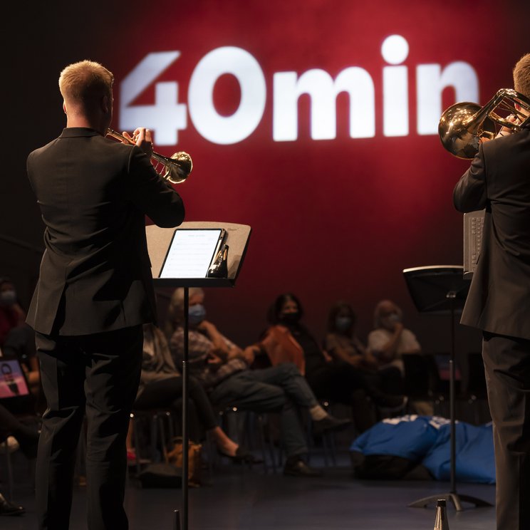 Connaught Brass spielt vor dem 40min-Logo, 2021 © Priska Ketterer / Lucerne Festival