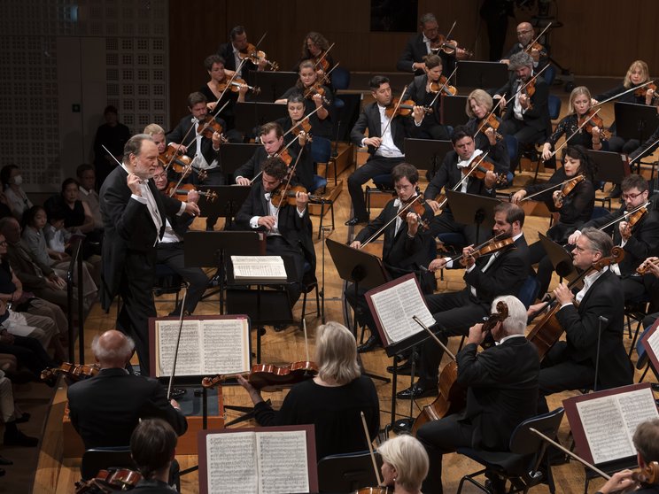 Riccardo Chailly dirigiert das Lucerne Festival Orchestra