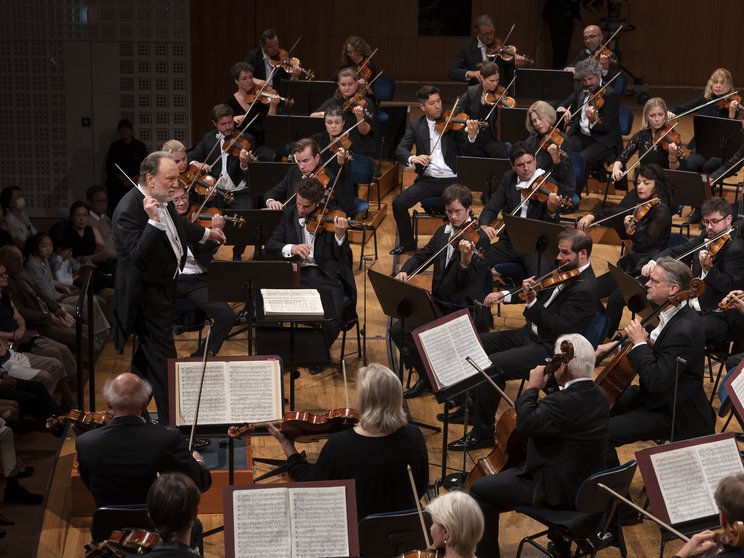 Riccardo Chailly conducts the Lucerne Festival Orchestra