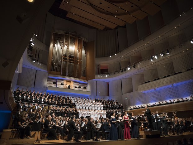 Gewaltige Besetzung beim Konzert des Lucerne Festival Orchestra unter Riccardo Chailly, 2016