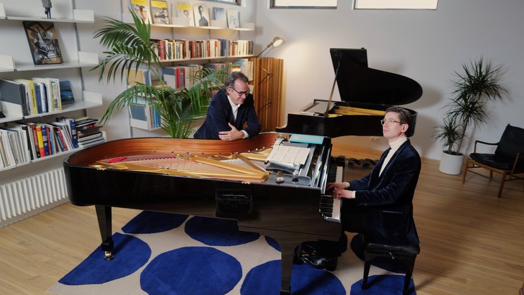 Sebastian Nordmann besucht Víkingur Ólafsson in dessen Studio in Island © Erlendur Sveinsson