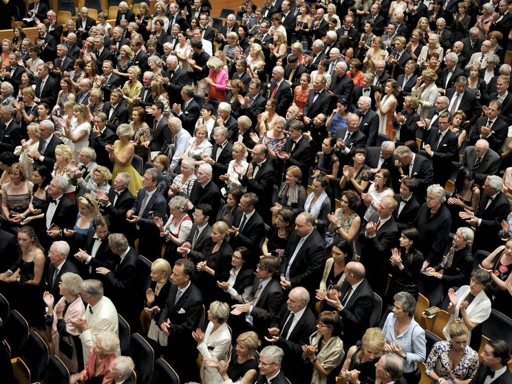 The audience in a standing ovation © Peter Fischli/Lucerne Festival