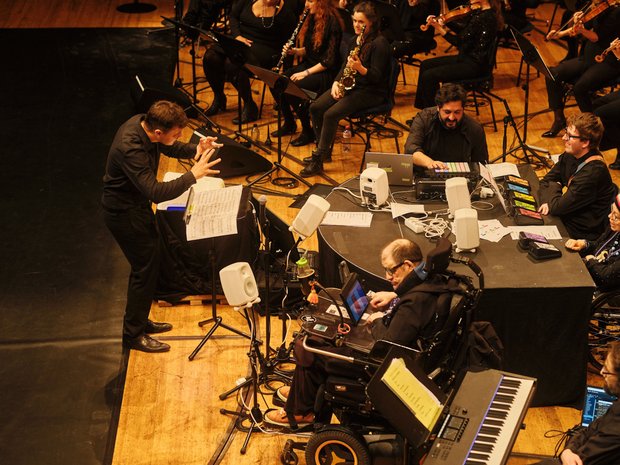 Dirigent Noel Schmidlin und Touch Synthesizer-Spieler Olivier Schütz