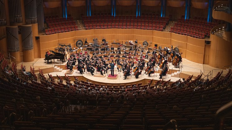 The Lucerne Festival Contemporary Orchestra plays at the Kölner Philharmonie © Sophia Anna Szokolay