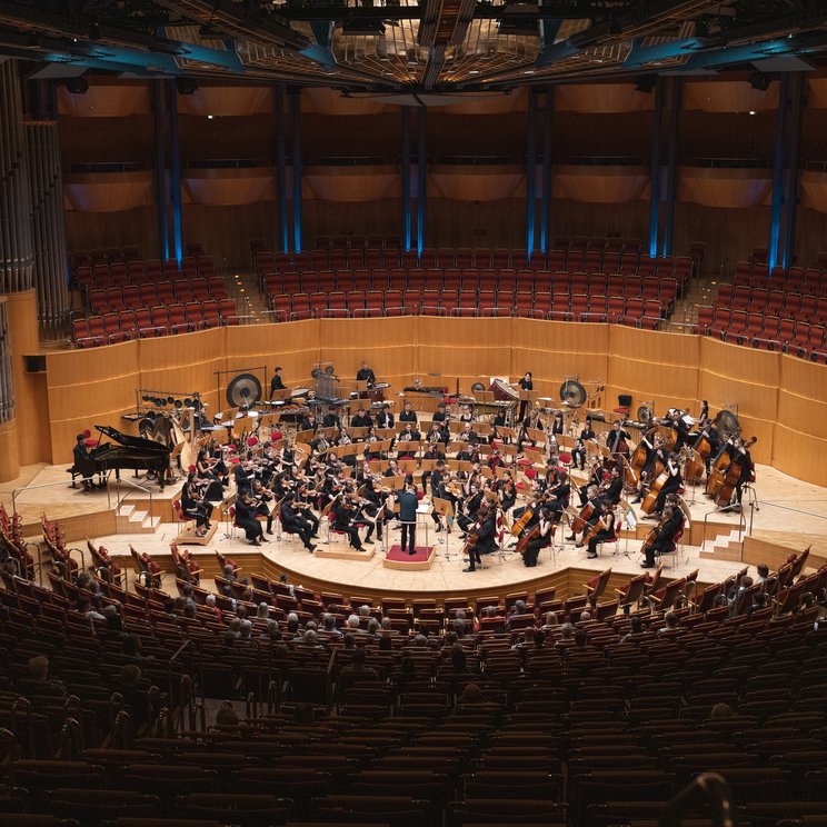 The Lucerne Festival Contemporary Orchestra plays at the Kölner Philharmonie © Sophia Anna Szokolay