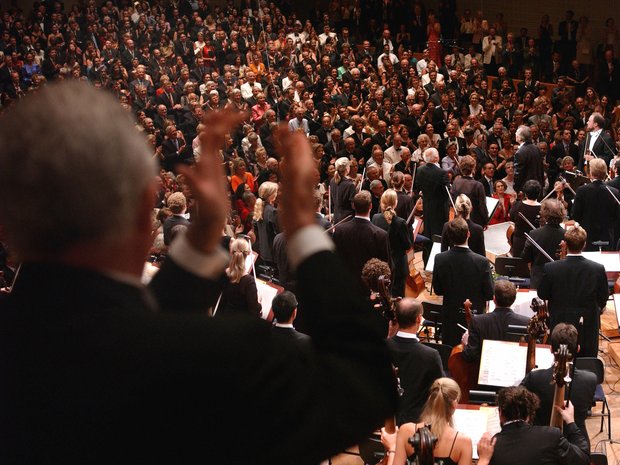 Erster Auftritt von Claudio Abbado und dem Lucerne Festival Orchestra (2003) © Priska Ketterer