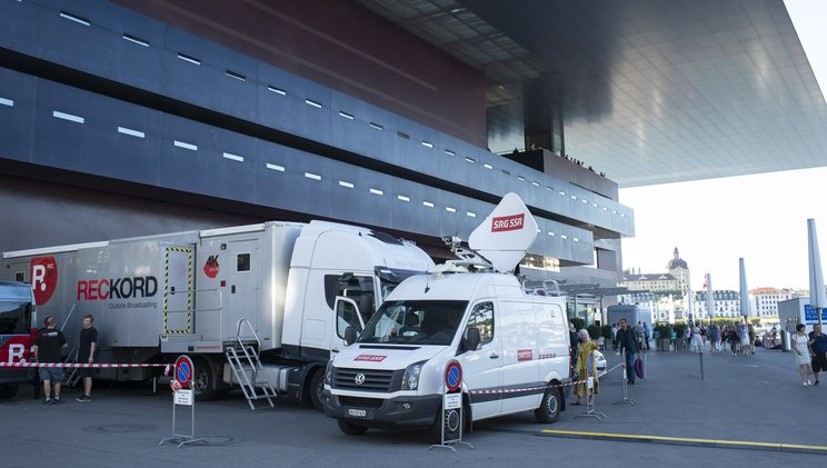 Broadcast vehicles in front of the KKL Luzern © Priska Ketterer / Lucerne Festival