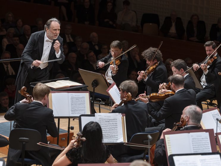 Riccardo Chailly dirigiert das Lucerne Festival Orchestra, 2024 © Priska Ketterer / Lucerne Festival