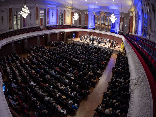 Das Lucerne Festival Contemporary Orchestra (LFCO) spielt im Musiksaal des Stadtcasino Basel
