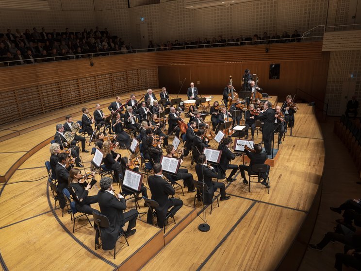 Riccardo Chailly dirigiert das Lucerne Festival Orchestra, 2024 © Priska Ketterer / Lucerne Festival