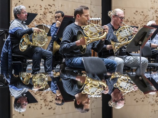 Ebenfalls immer strahlend: Die Horn-Sektion des Lucerne Festival Orchestra