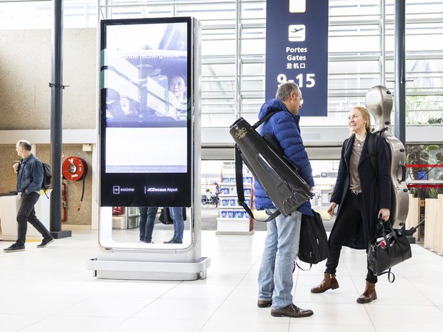 Beim Check-In ist die Stimmung noch entspannt