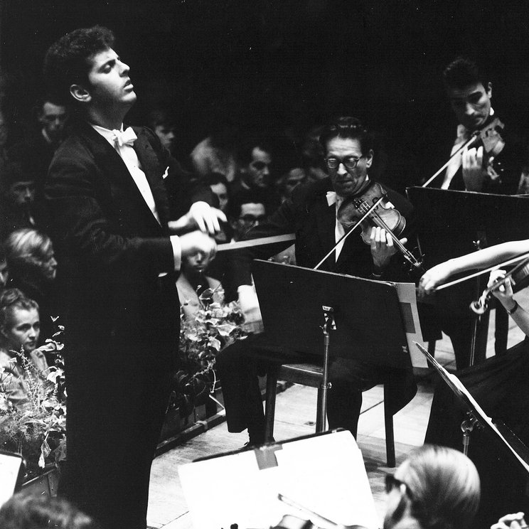 Erster Auftritt in Luzern: Daniel Barenboim dirigiert das English Chamber Orchestra, 1966 © Paul Weber / Lucerne Festival