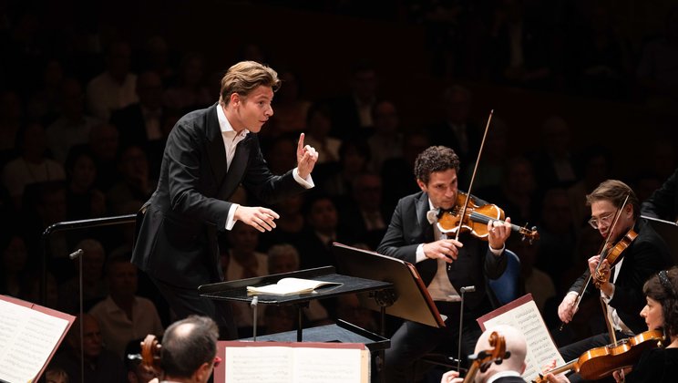 Klaus Mäkelä und das Lucerne Festival Orchestra © Manuela Jans/Lucerne Festival