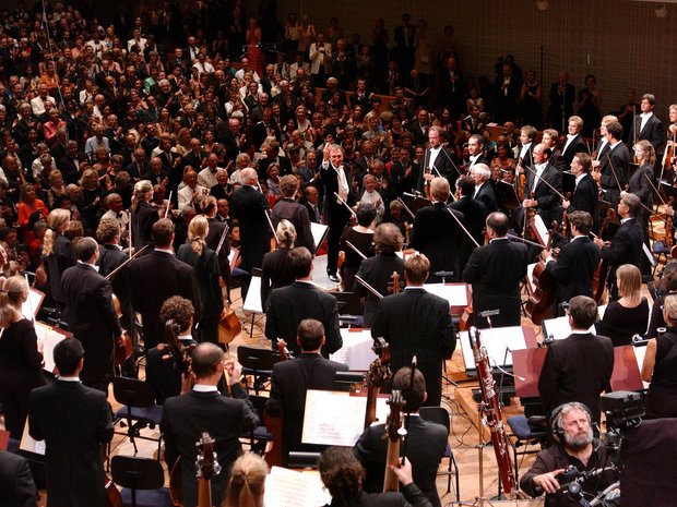 «Concert de Gala» mit dem neu gegründeten Lucerne Festival Orchestra, 2003