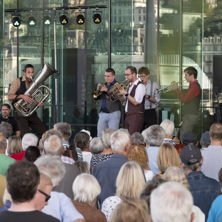 In den Strassen Eröffnungskonzert 2024 © Priska Ketterer/Lucerne Festival
