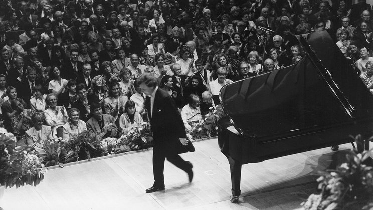 Applaus nach András Schiffs erstem Auftritt bei Lucerne Festival (damals noch Internationale Musikfestwochen Luzern) im Sommer 1990 © Peter Fischli / Lucerne Festival