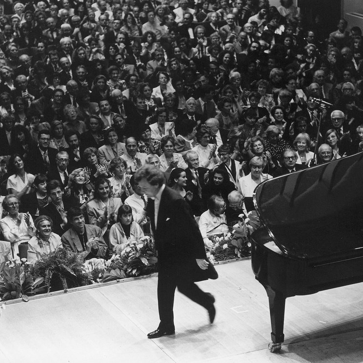 Applause for András Schiff after his debut at Lucerne Festival 1990 © Peter Fischli / Lucerne Festival