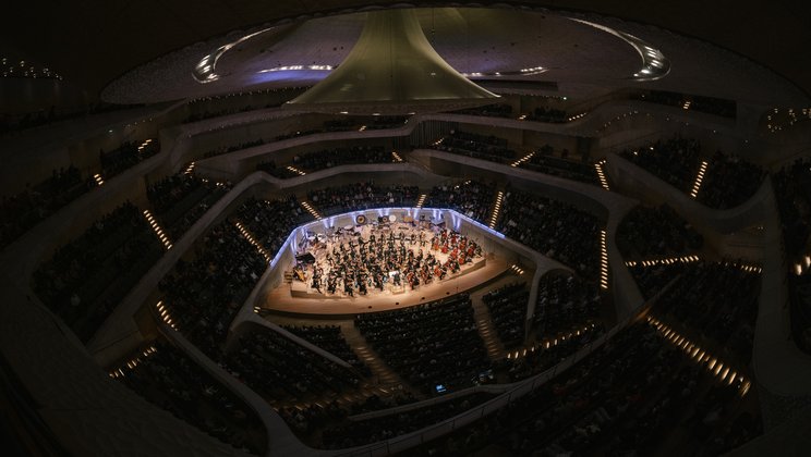 Das Lucerne Festival Contemporary Orchestra (LFCO) in der Elbphilharmonie Hamburg © Daniel Dittus / Elbphilharmonie Hamburg