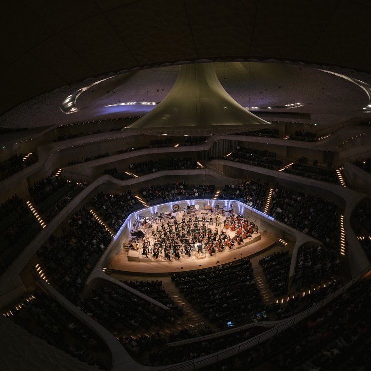 Das Lucerne Festival Contemporary Orchestra (LFCO) in der Elbphilharmonie Hamburg © Daniel Dittus / Elbphilharmonie Hamburg