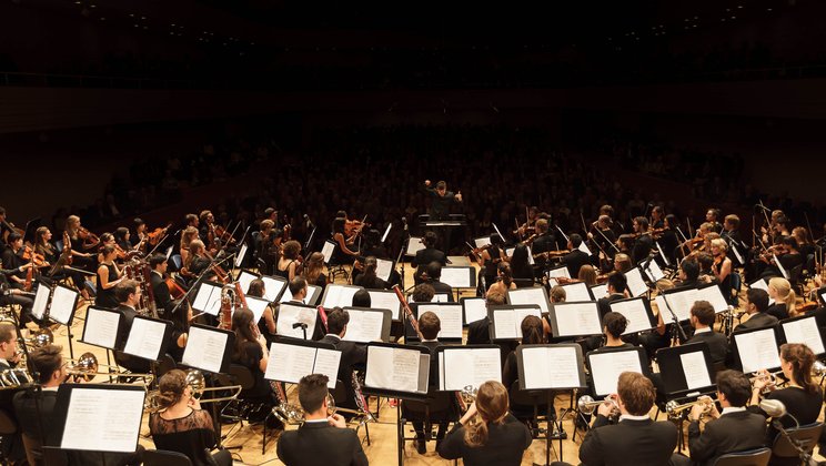 Pablo Heras-Casado dirigiert das Lucerne Festival Academy Orchestra, 2015 © Stefan Deuber / Lucerne Festival